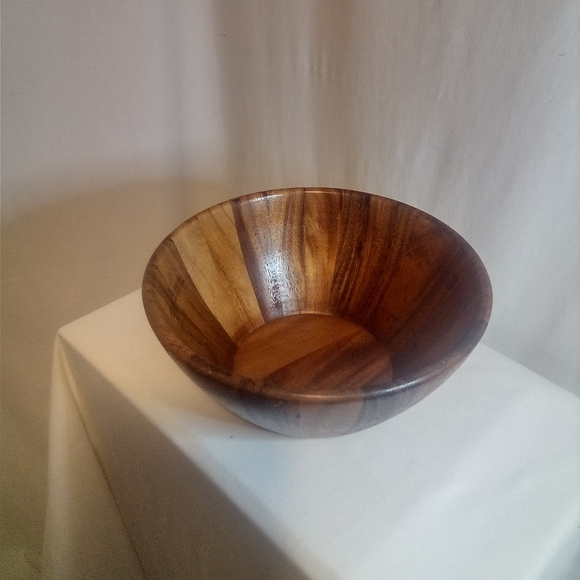 Large Wooden Bowl by Authentic Kitchen 12in diameter Beautiful Grain Lines